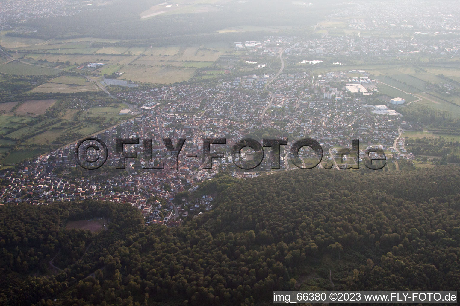 Nußloch im Bundesland Baden-Württemberg, Deutschland aus der Luft betrachtet