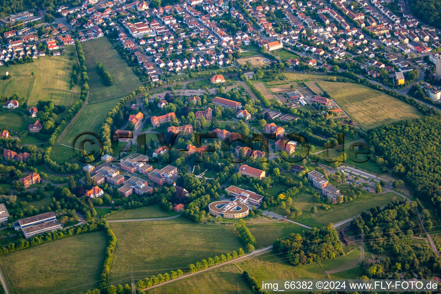 Psychiatrischen Zentrum Nordbaden von Nordosten im Ortsteil Altwiesloch in Wiesloch im Bundesland Baden-Württemberg, Deutschland