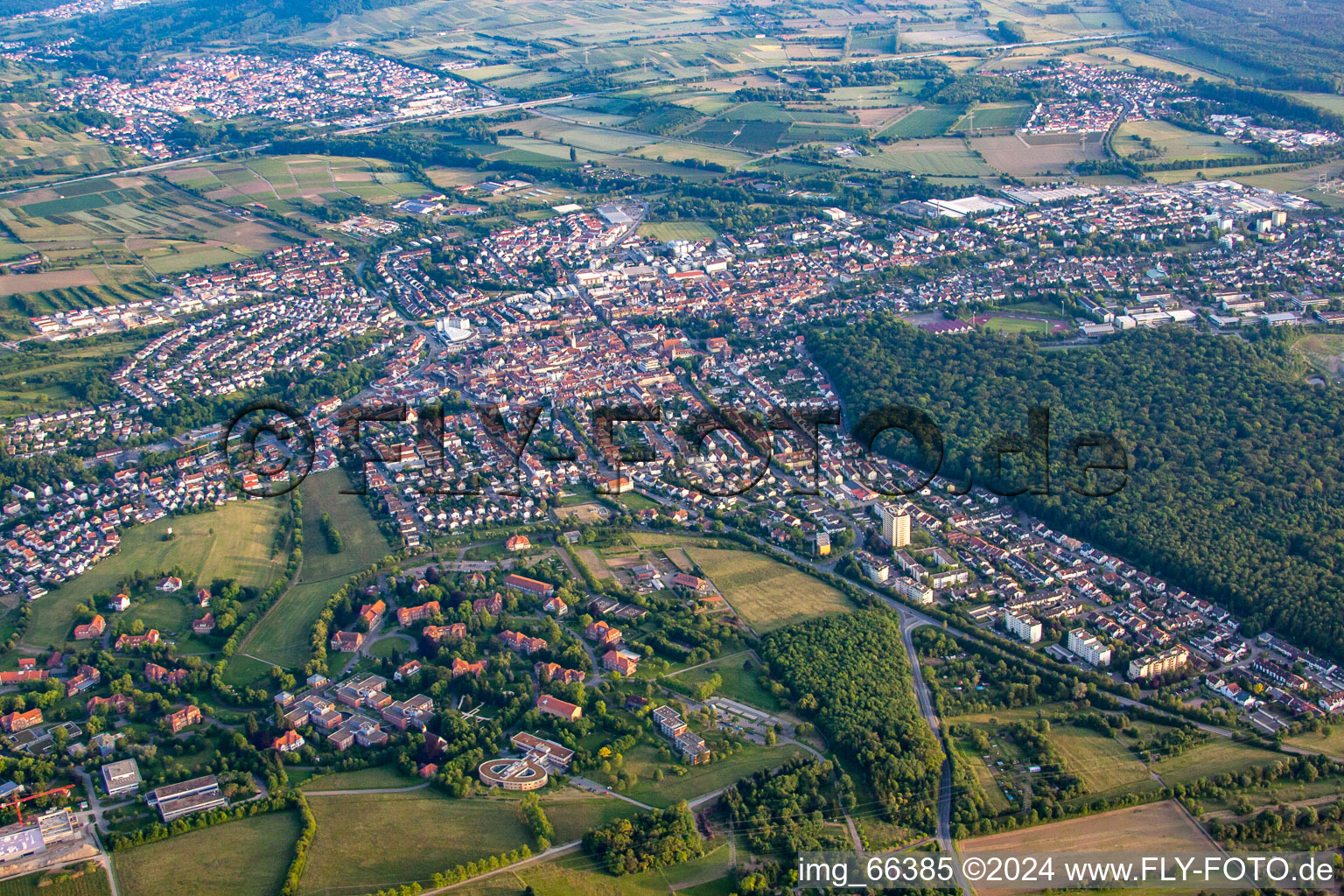 Von Nordosten im Ortsteil Altwiesloch in Wiesloch im Bundesland Baden-Württemberg, Deutschland