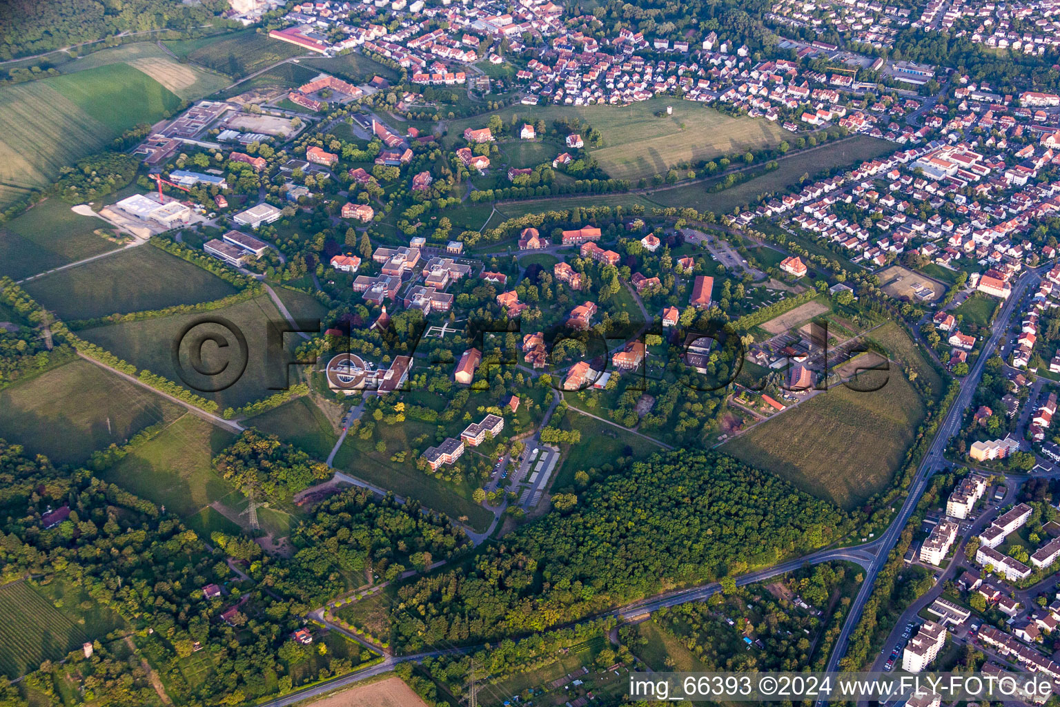 Klinikgelände des Psychiatrischen Zentrum Nordbaden in Wiesloch im Ortsteil Altwiesloch im Bundesland Baden-Württemberg, Deutschland aus der Vogelperspektive