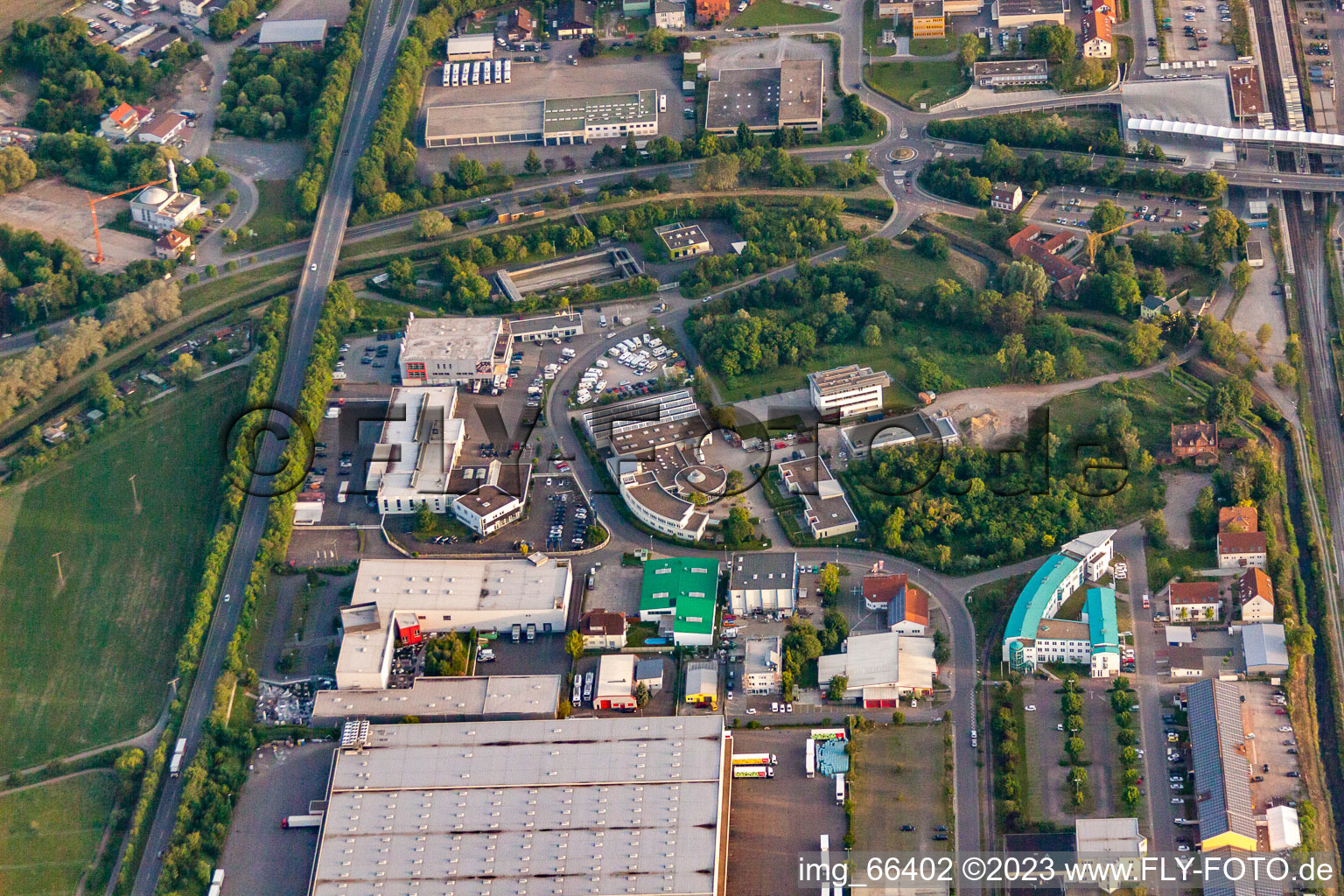 Luftbild von Industriegebiet In den Weinäckern in Wiesloch im Bundesland Baden-Württemberg, Deutschland