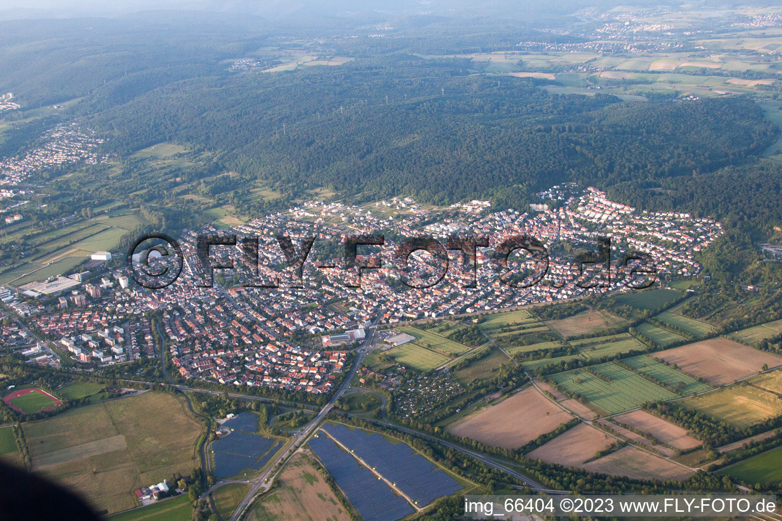 Nußloch im Bundesland Baden-Württemberg, Deutschland aus der Drohnenperspektive