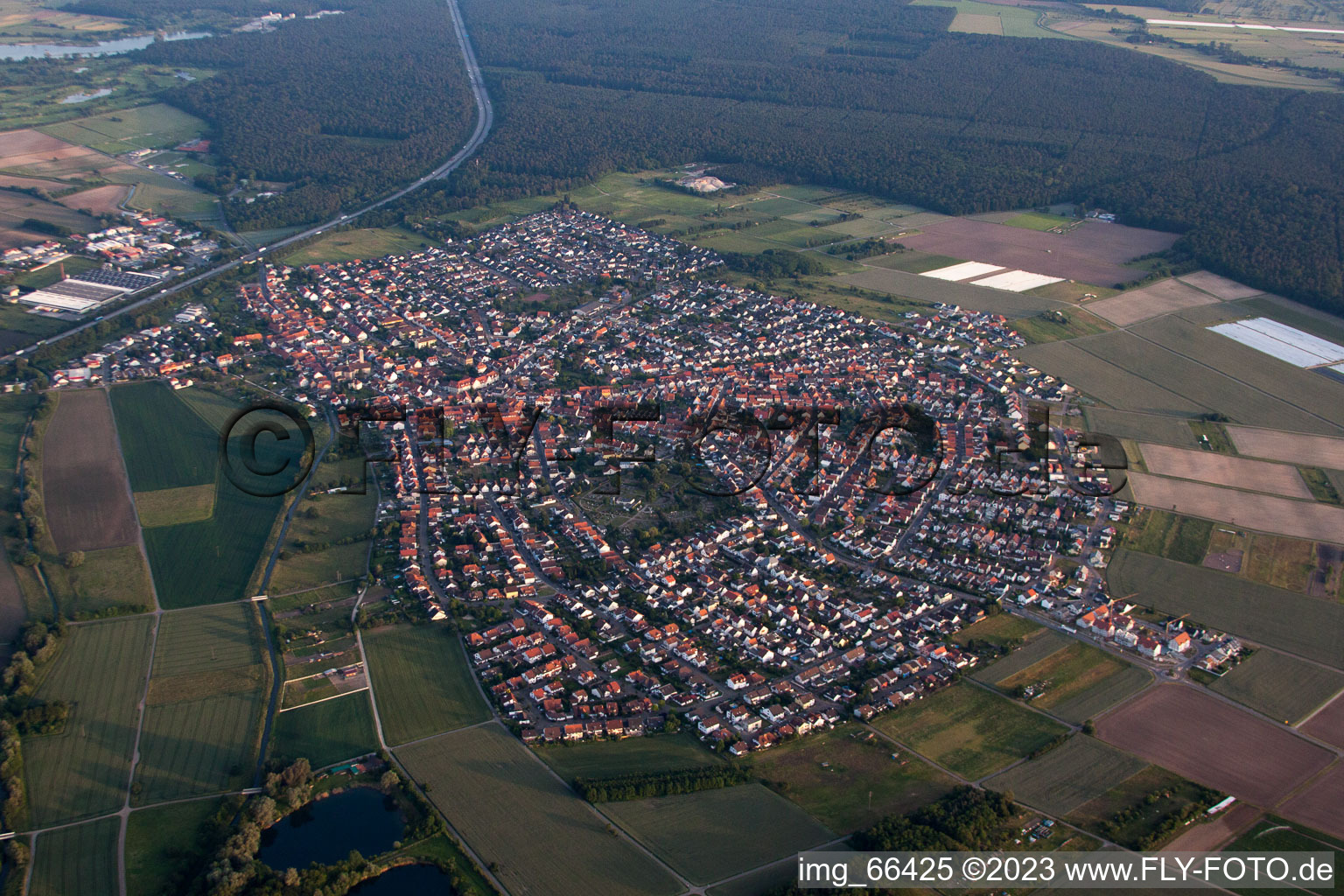 Ortsteil Sankt Leon in St. Leon-Rot im Bundesland Baden-Württemberg, Deutschland aus der Luft betrachtet