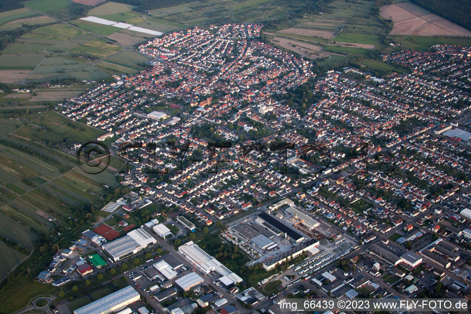 Drohnenbild von Kirrlach im Bundesland Baden-Württemberg, Deutschland