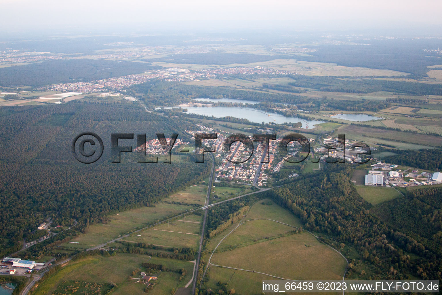 Philippsburg im Bundesland Baden-Württemberg, Deutschland von der Drohne aus gesehen