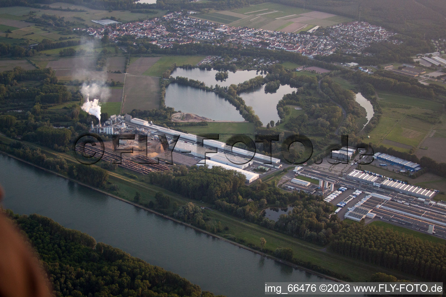 Ortsteil Sondernheim in Germersheim im Bundesland Rheinland-Pfalz, Deutschland von der Drohne aus gesehen