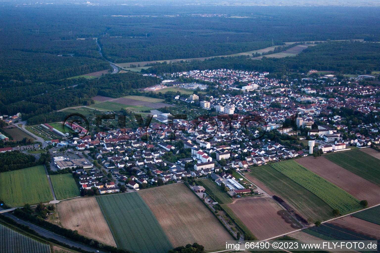 Kandel von Nordosten im Bundesland Rheinland-Pfalz, Deutschland