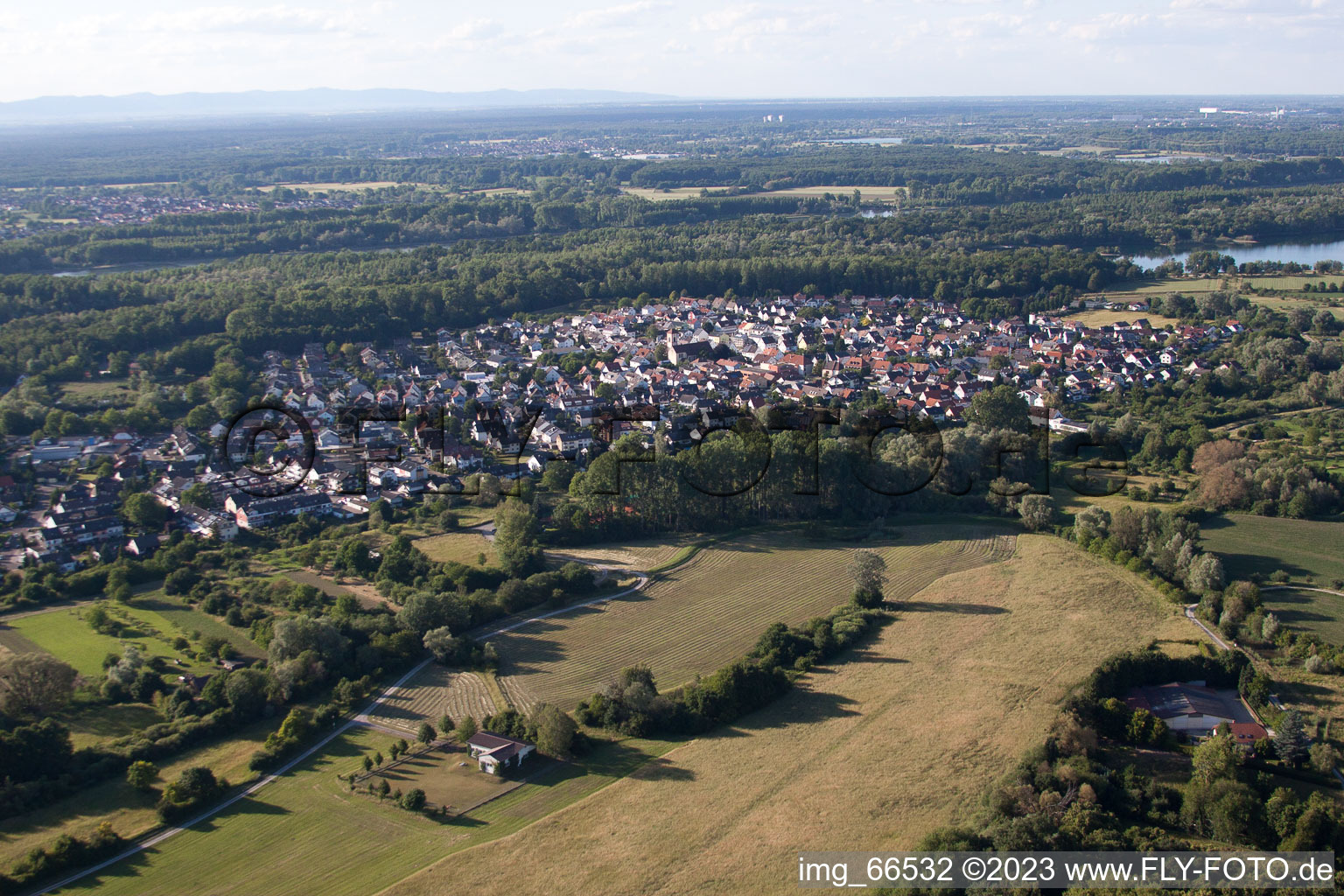 Luftbild von Von Südosten im Ortsteil Neuburgweier in Rheinstetten im Bundesland Baden-Württemberg, Deutschland