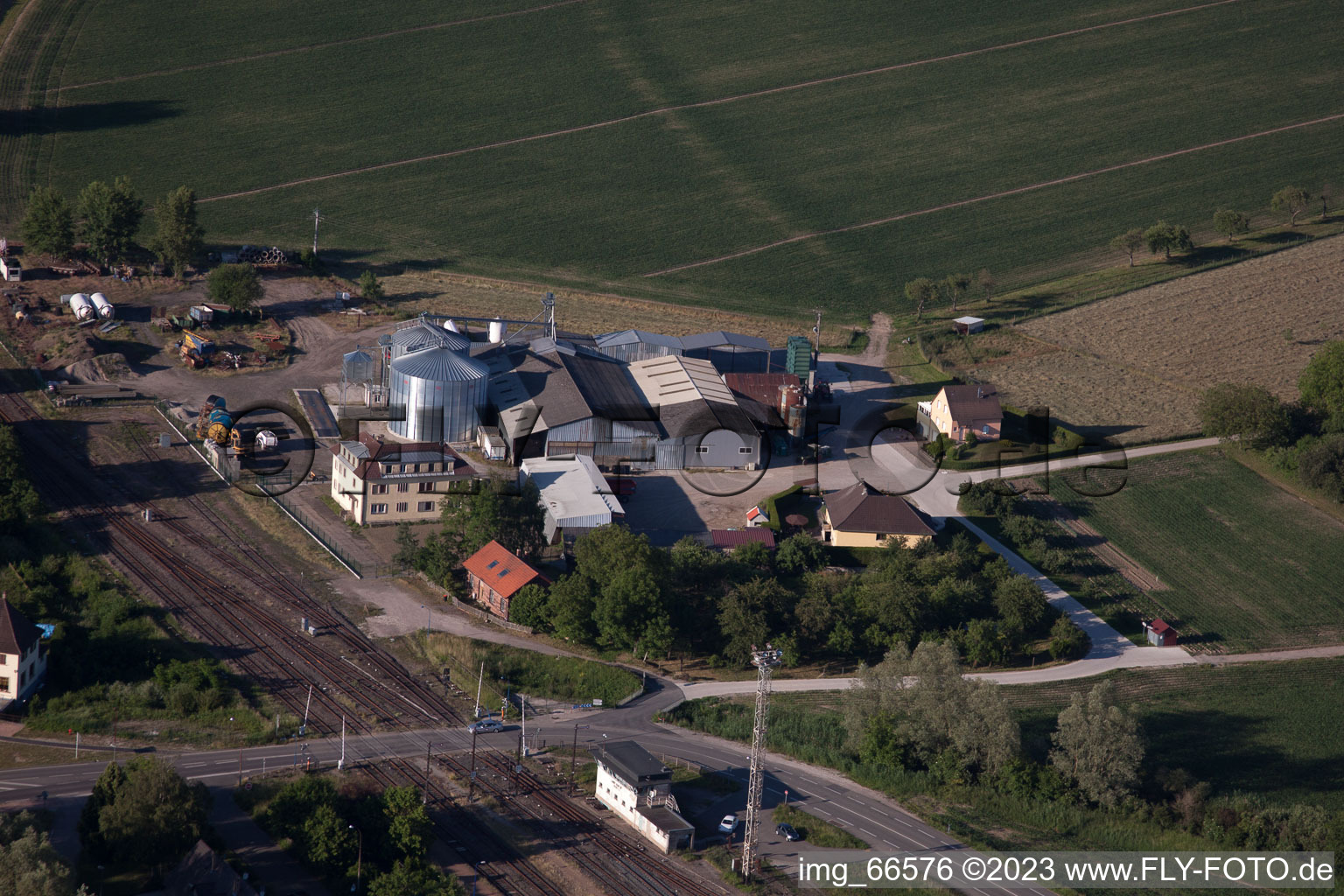 Luftaufnahme von Lauterbourg, Bahnhof im Bundesland Bas-Rhin, Frankreich