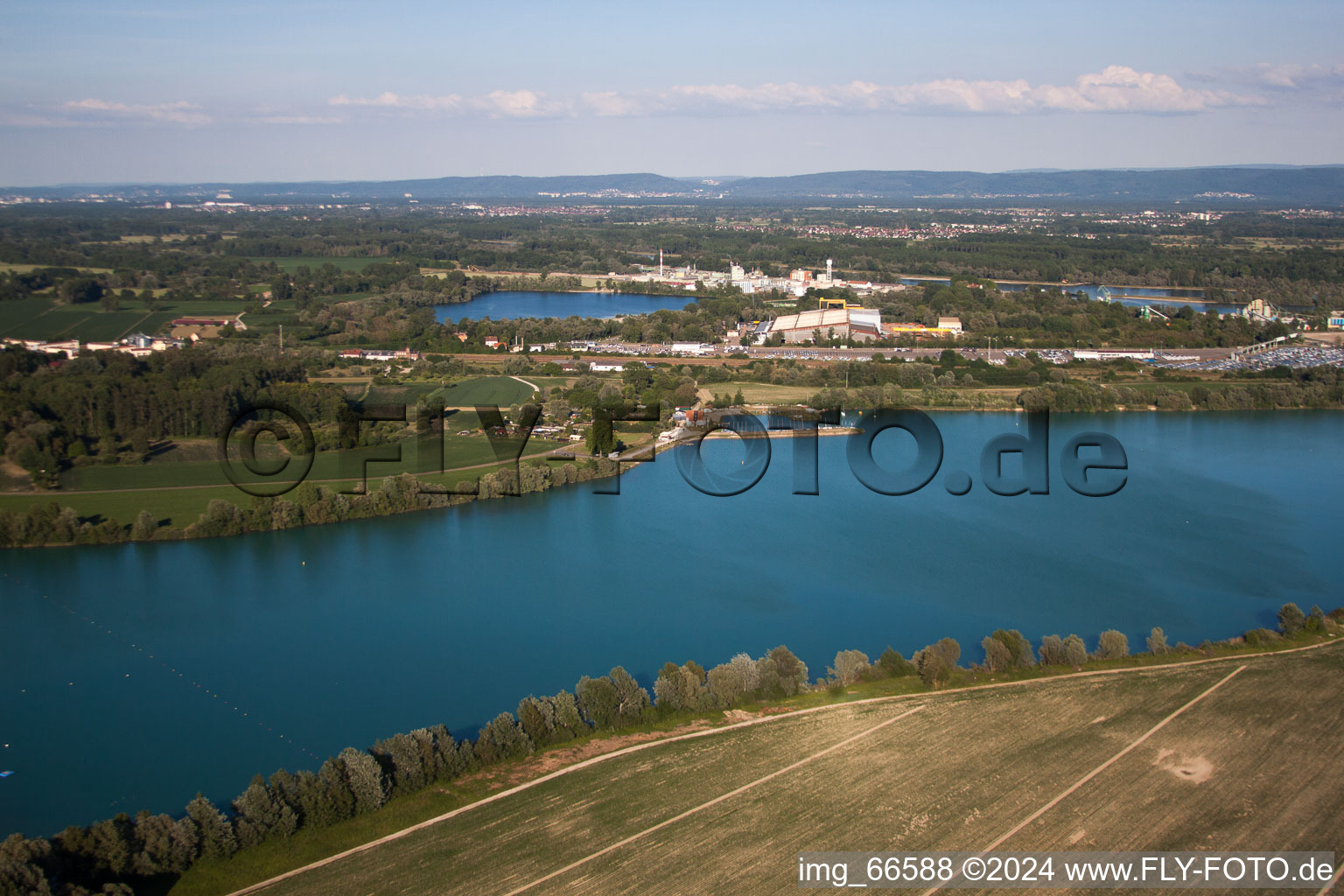 Lauterbourg, Baggersee im Bundesland Bas-Rhin, Frankreich aus der Luft