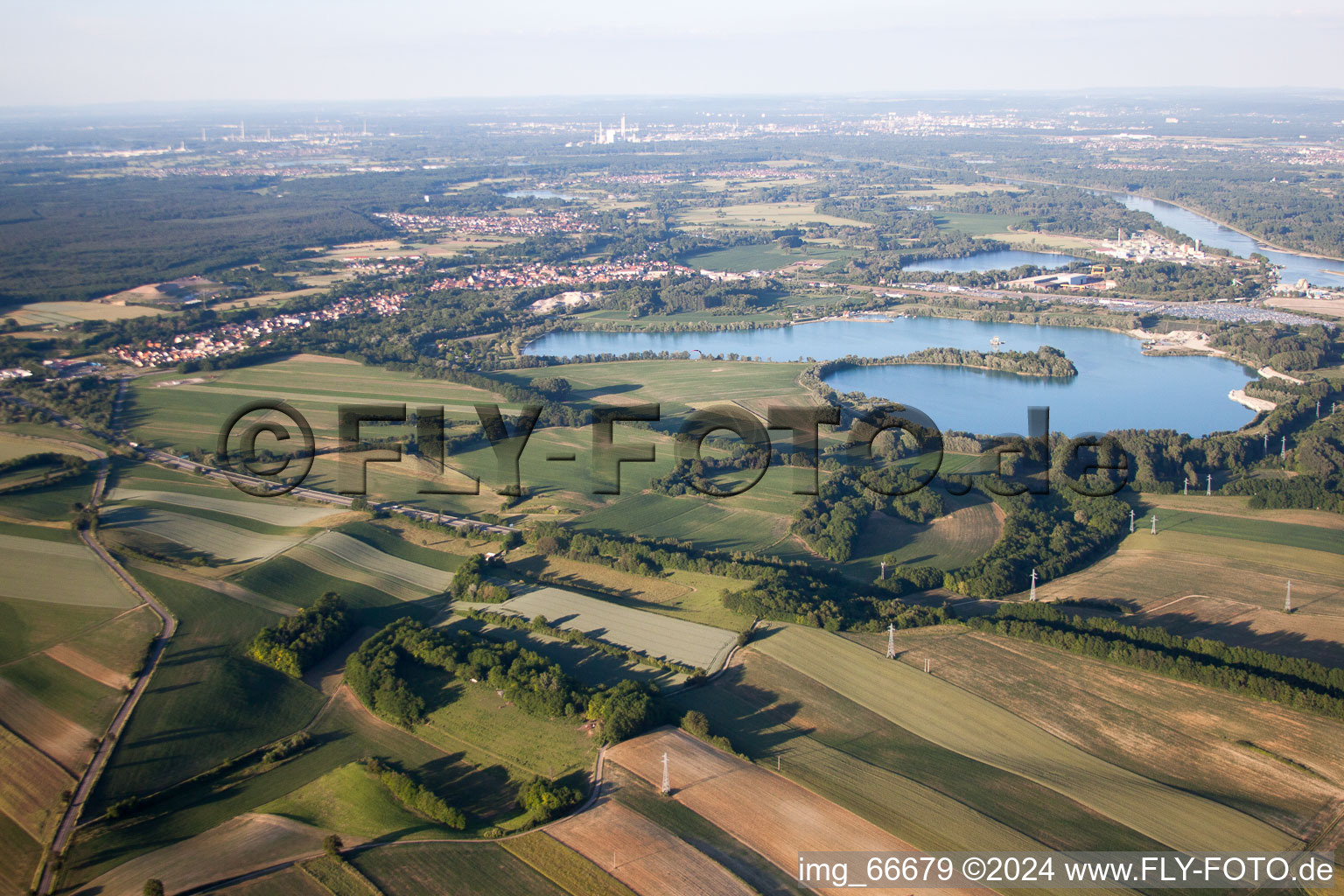 Lauterbourg, Baggersee im Bundesland Bas-Rhin, Frankreich vom Flugzeug aus