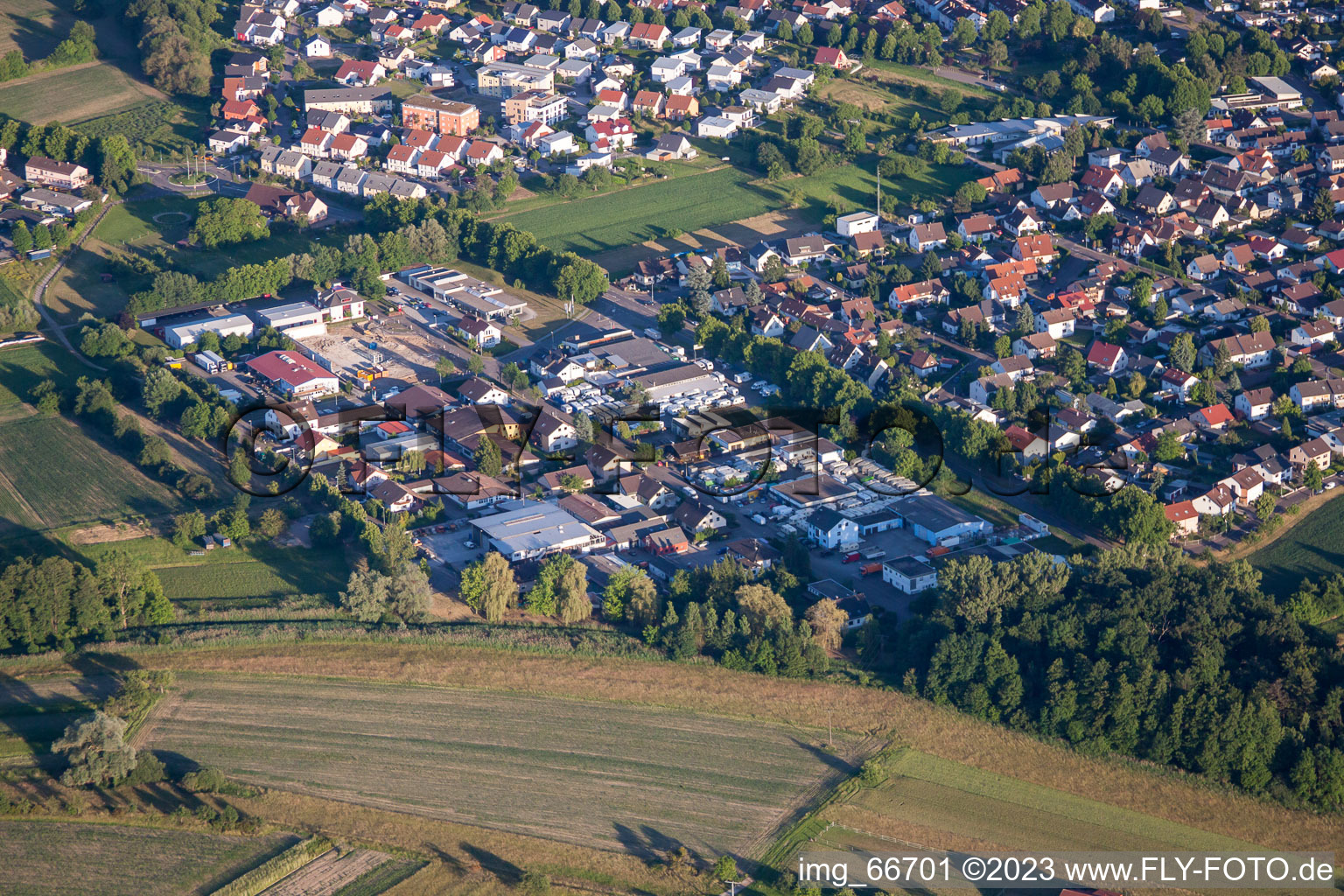 Luftbild von Gewerbegebiet Benzstr im Ortsteil Würmersheim in Durmersheim im Bundesland Baden-Württemberg, Deutschland