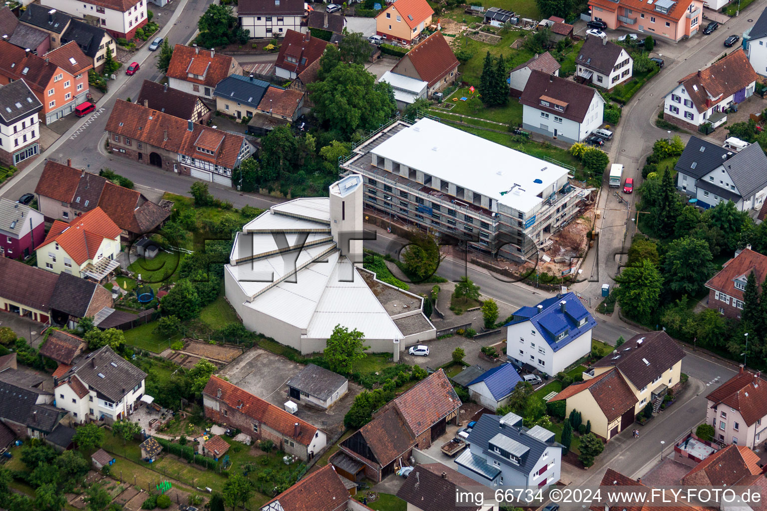 Kirchengebäude der St. Antonius im Ortsteil Spessart in Ettlingen im Bundesland Baden-Württemberg, Deutschland