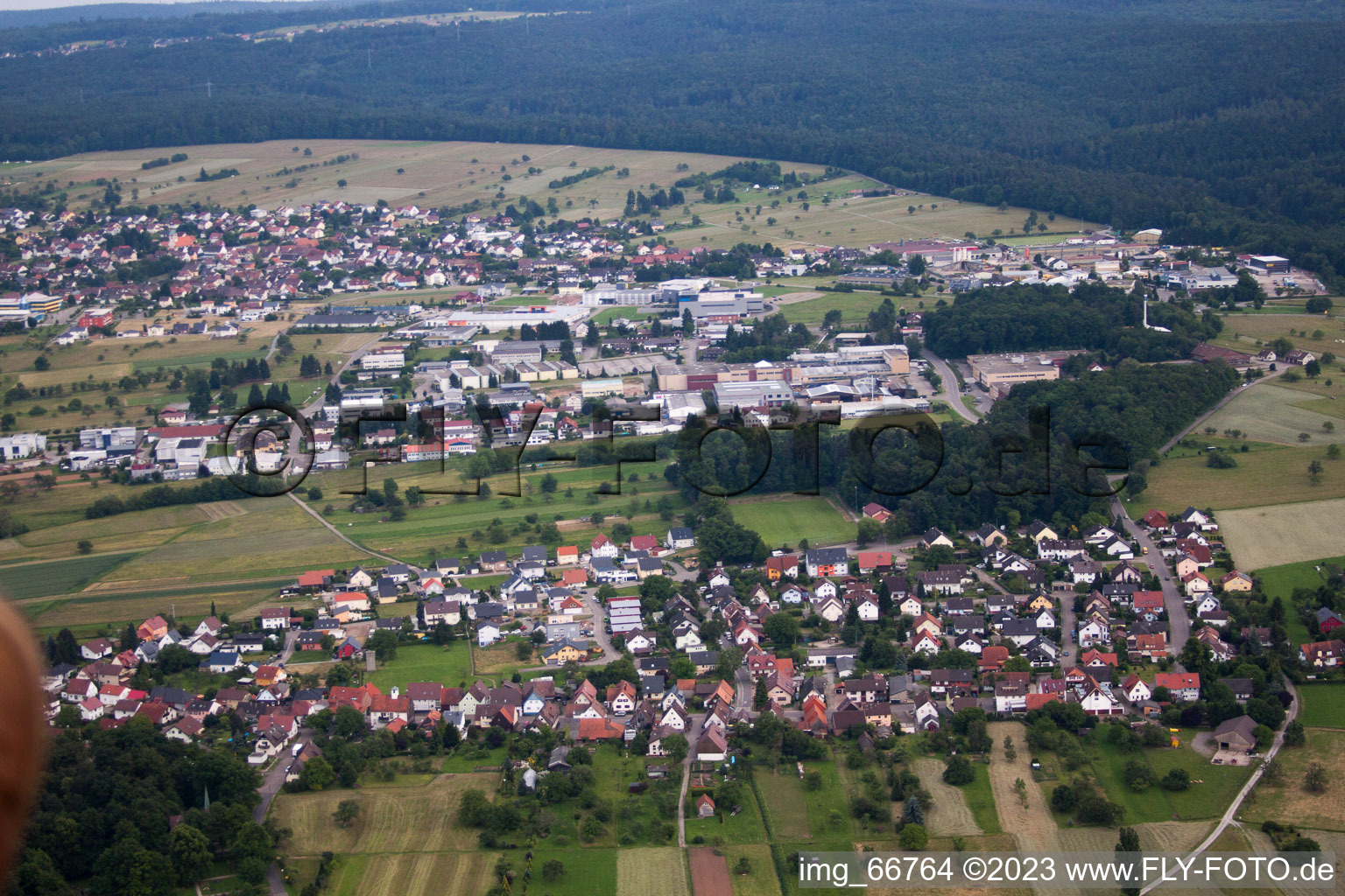 Ortsteil Conweiler in Straubenhardt im Bundesland Baden-Württemberg, Deutschland aus der Luft