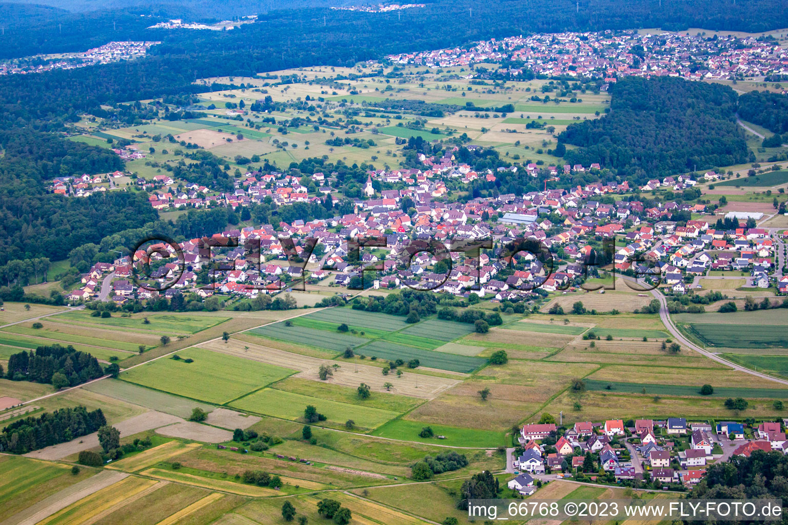 Luftbild von Ortsteil Feldrennach in Straubenhardt im Bundesland Baden-Württemberg, Deutschland
