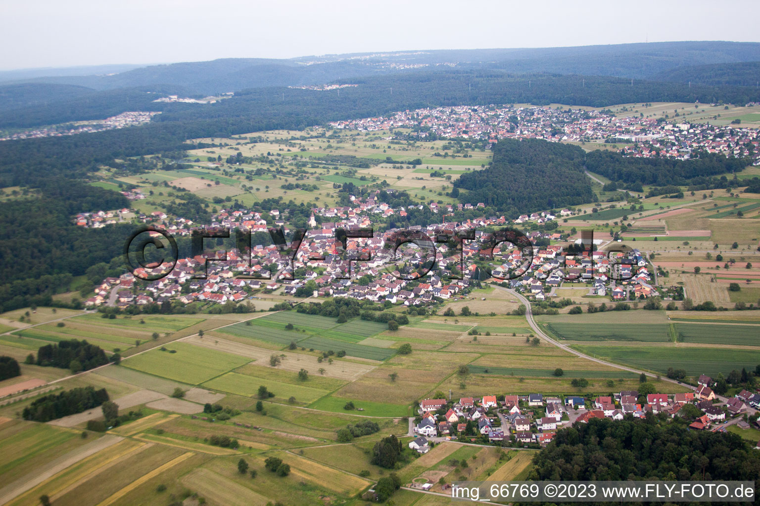 Luftaufnahme von Ortsteil Feldrennach in Straubenhardt im Bundesland Baden-Württemberg, Deutschland