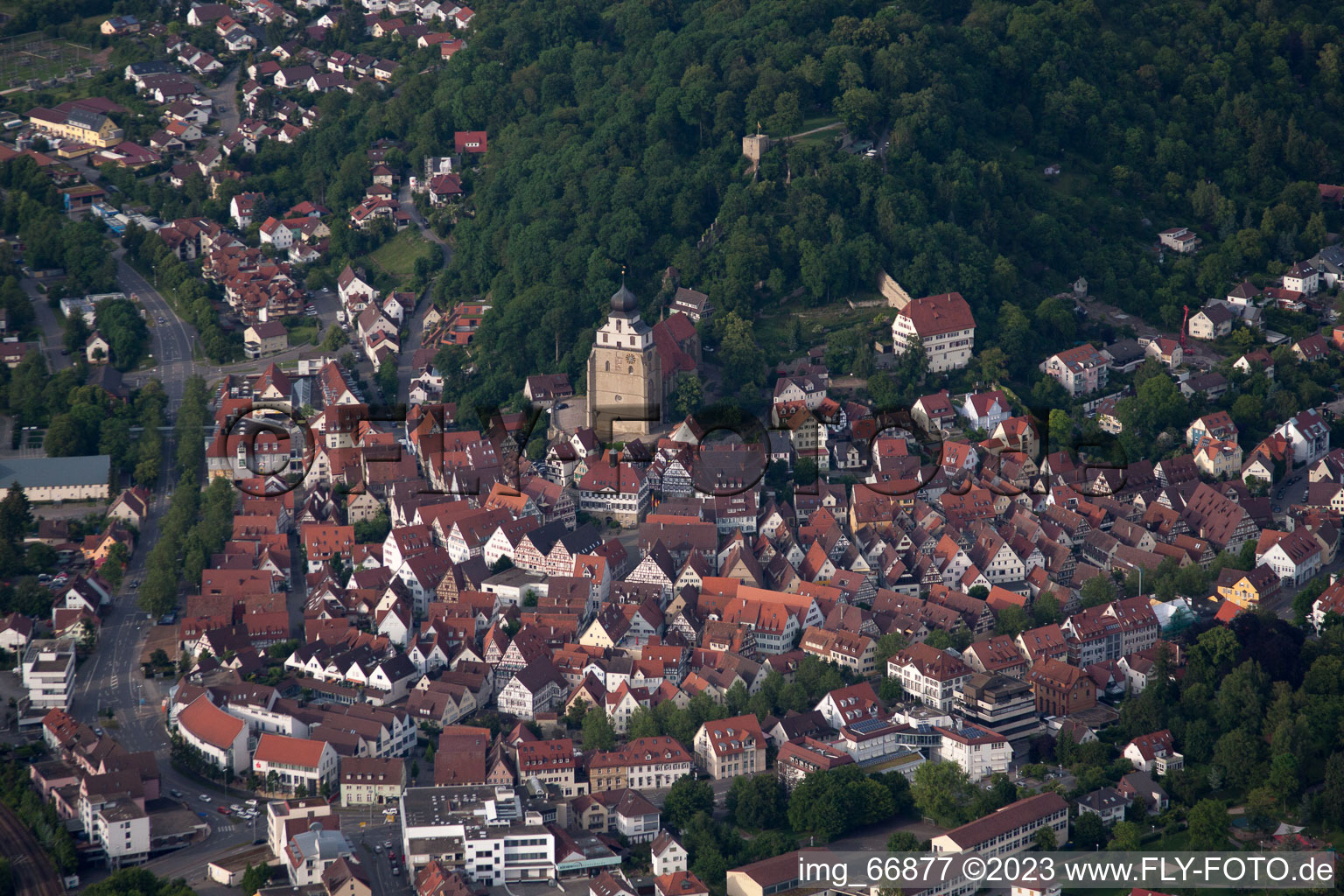 Historische Altstadt mit Stiftskirche in Herrenberg im Bundesland Baden-Württemberg, Deutschland