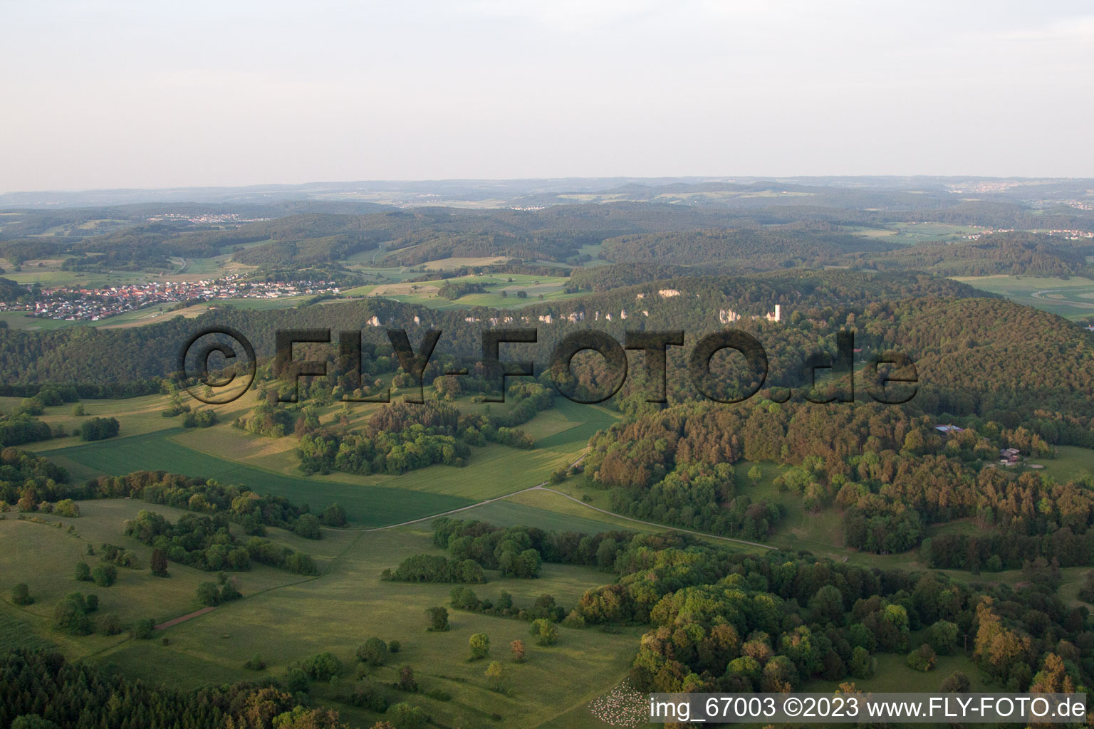 Luftbild von Lichtenstein, Schloss Lichtenstein im Bundesland Baden-Württemberg, Deutschland