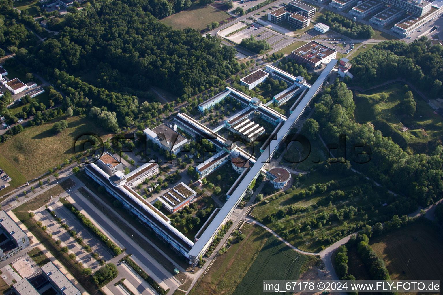 Campus- Gebäude der Universität Ulm in Ulm im Bundesland Baden-Württemberg, Deutschland