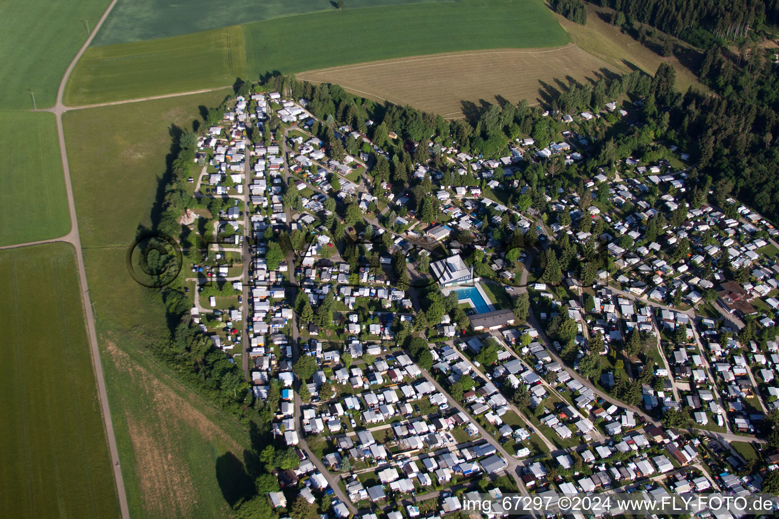Luftaufnahme von Wohnwagen und Zelte- Campingplatz - und Zeltplatz Campingplatz Heidehof in Laichingen im Bundesland Baden-Württemberg, Deutschland