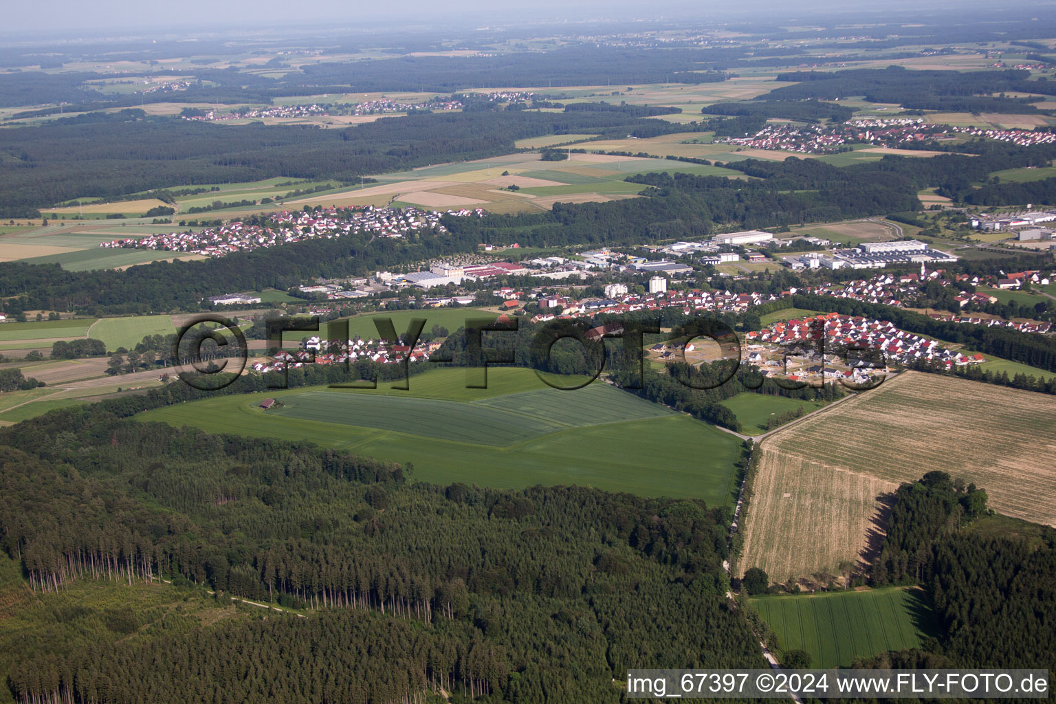 Ortsansicht aus Westen in Warthausen im Bundesland Baden-Württemberg, Deutschland