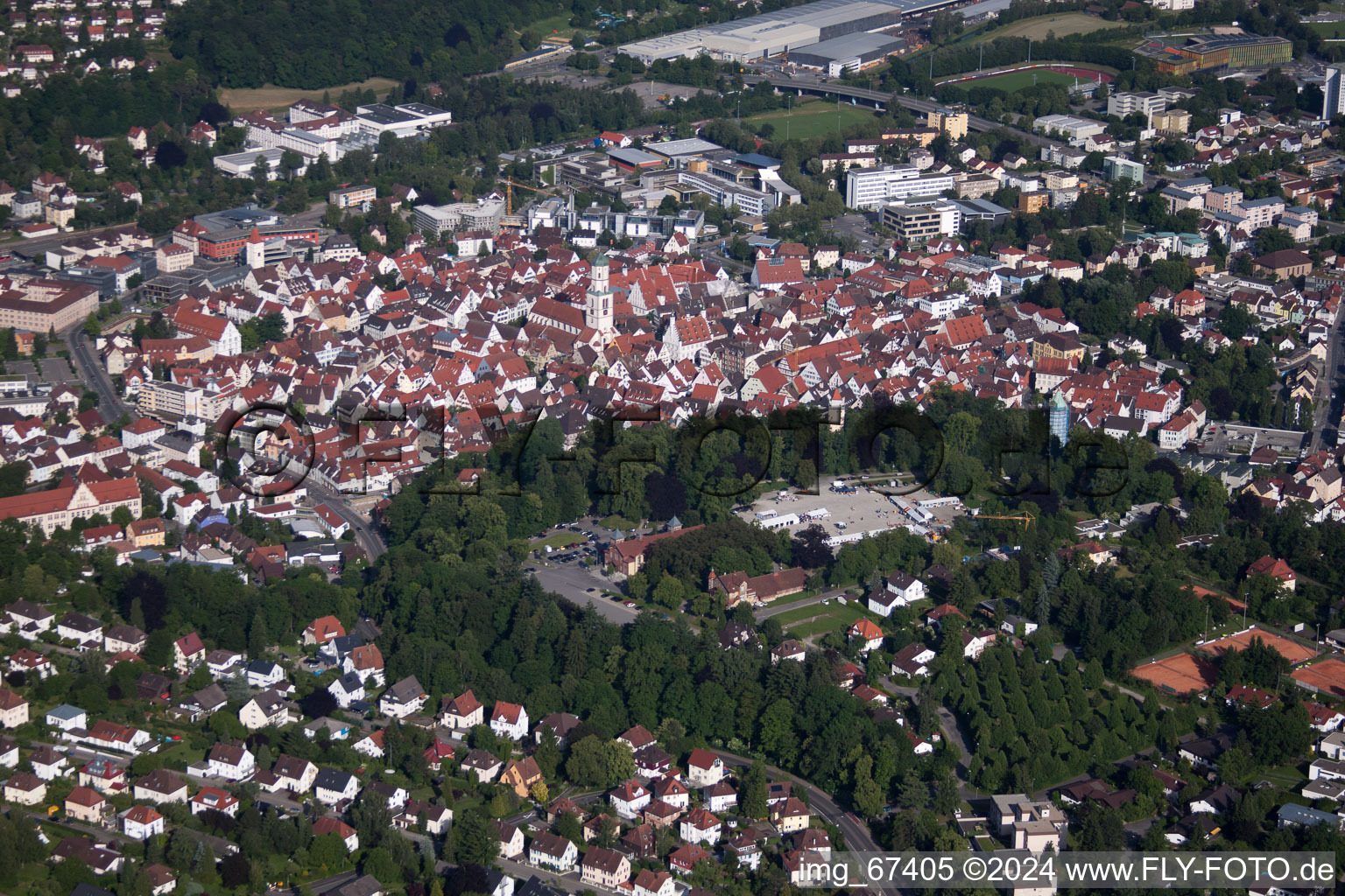 Ortsansicht der Straßen und Häuser der Wohngebiete in Biberach an der Riß im Bundesland Baden-Württemberg, Deutschland