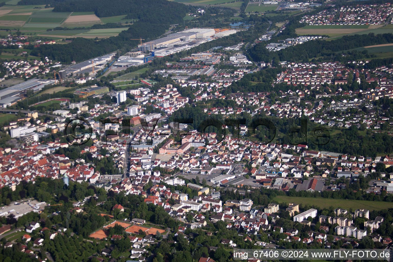 Luftbild von Ortsansicht der Straßen und Häuser der Wohngebiete in Biberach an der Riß im Bundesland Baden-Württemberg, Deutschland