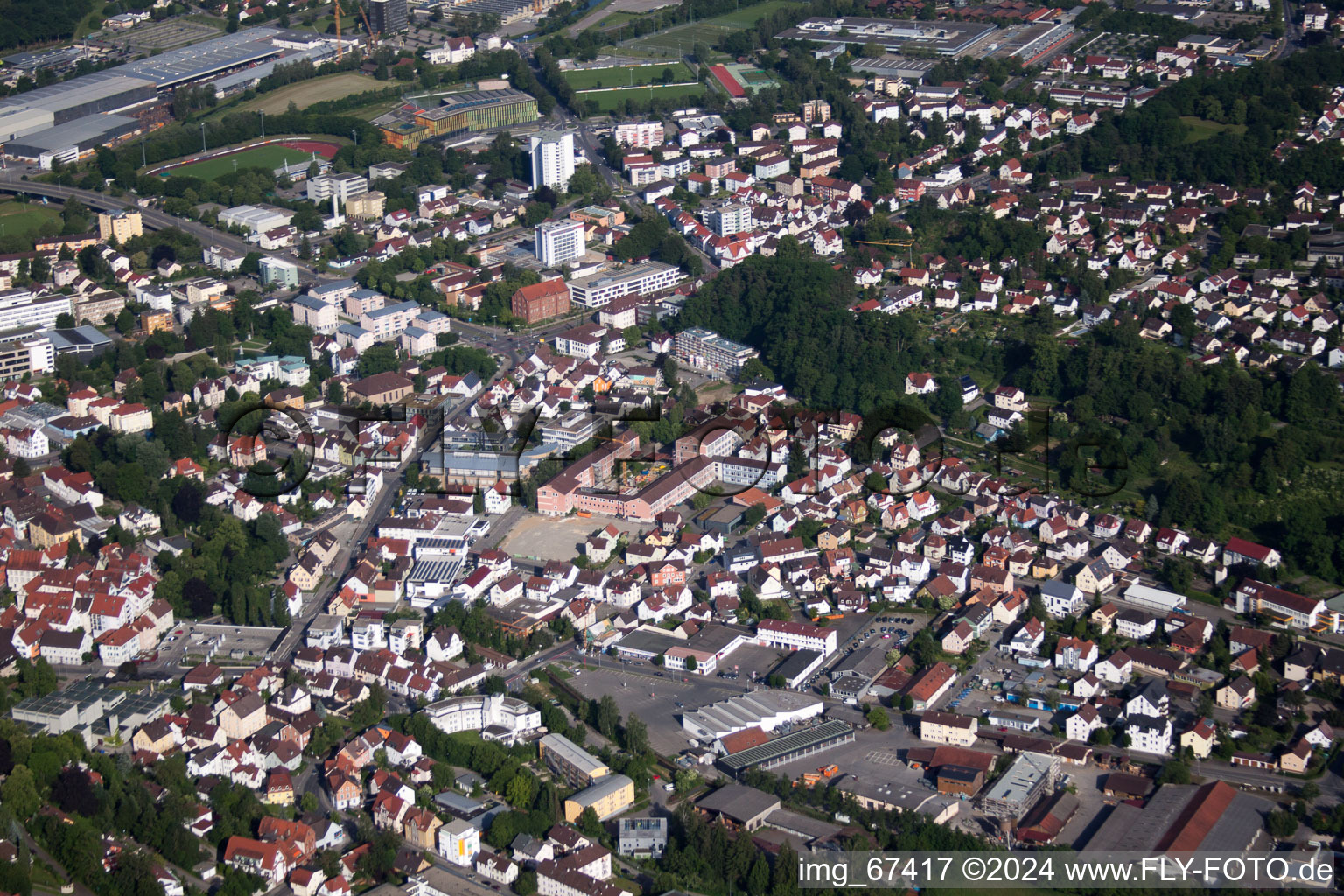 Ortsansicht der Straßen und Häuser der Wohngebiete in Biberach an der Riß im Bundesland Baden-Württemberg, Deutschland aus der Luft