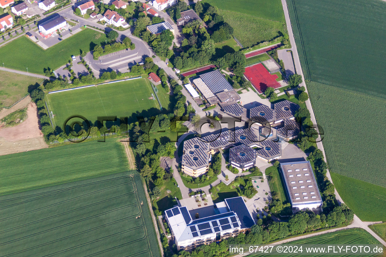 Schulgebäude des Bischof-Sproll-Bildungszentrum  Grund-,Haupt- und Realschule in Biberach an der Riß im Bundesland Baden-Württemberg, Deutschland
