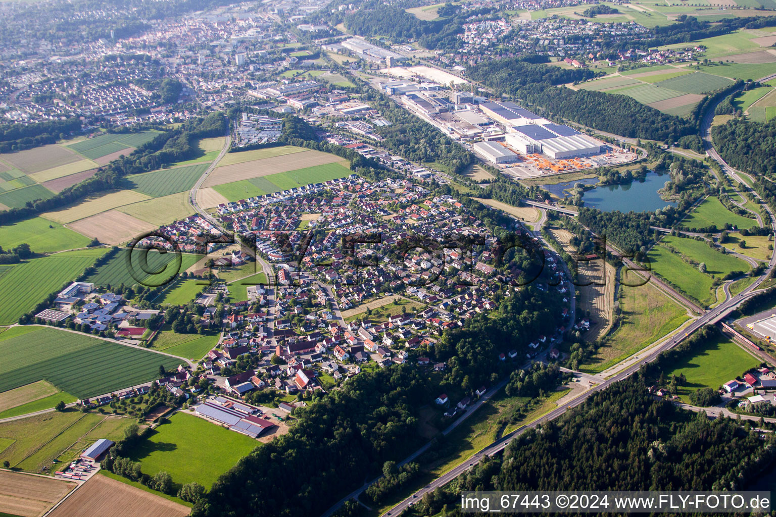 Gebäude und Produktionshallen auf dem Werksgelände des Liebherr-Werk Biberach GmbH in Biberach an der Riß im Ortsteil Rißegg im Bundesland Baden-Württemberg, Deutschland