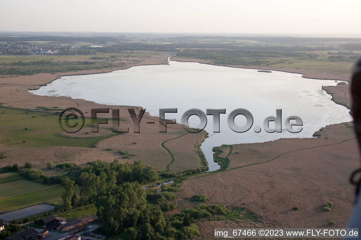 Luftaufnahme von Tiefenbach, Federsee mit Pfahlbauten im Bundesland Baden-Württemberg, Deutschland