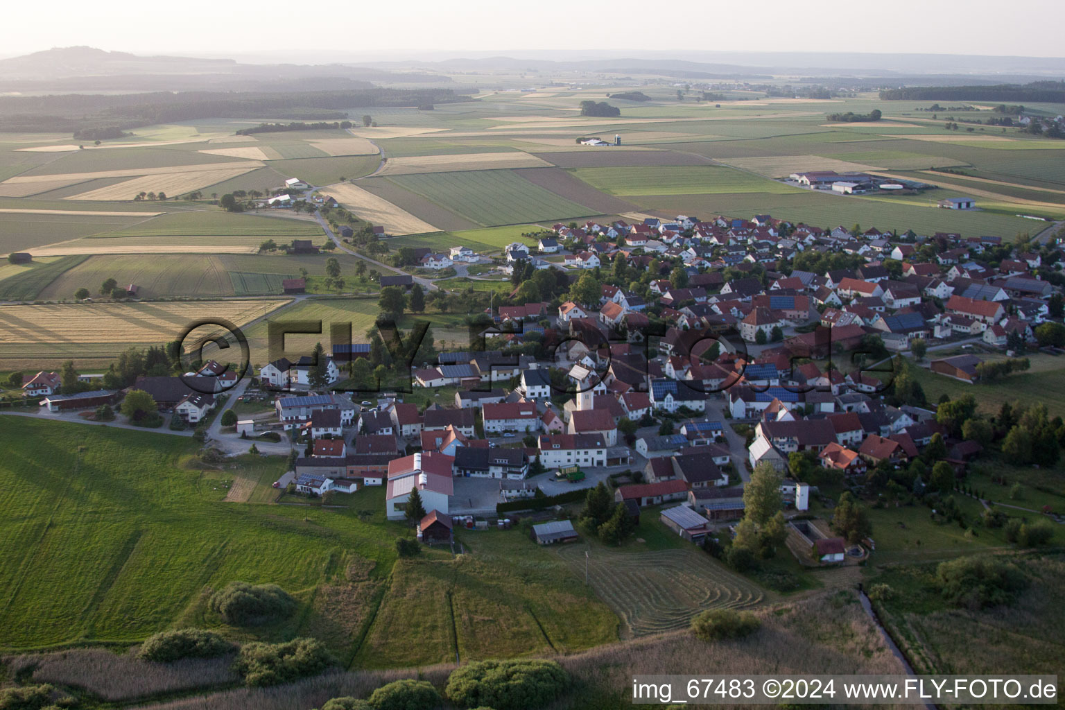 Luftaufnahme von Ortsansicht der Straßen und Häuser der Wohngebiete im Ortsteil Kappel in Alleshausen im Bundesland Baden-Württemberg, Deutschland