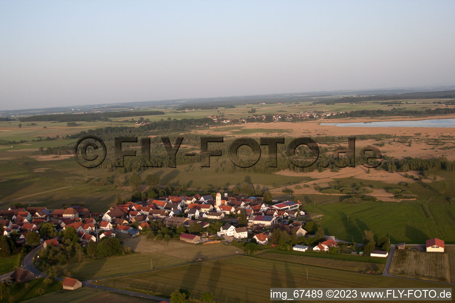 Drohnenbild von Alleshausen im Bundesland Baden-Württemberg, Deutschland