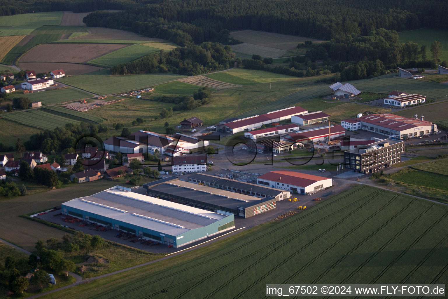 Gebäude und Produktionshallen auf dem Werksgelände RECK-Technik GmbH im Ortsteil Kappel in Betzenweiler im Bundesland Baden-Württemberg, Deutschland