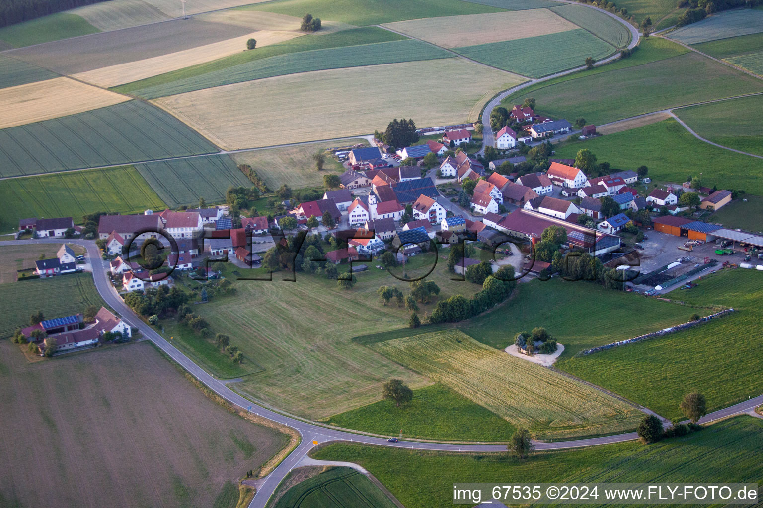 Dorf - Ansicht im Ortsteil Uigendorf in Unlingen im Bundesland Baden-Württemberg, Deutschland