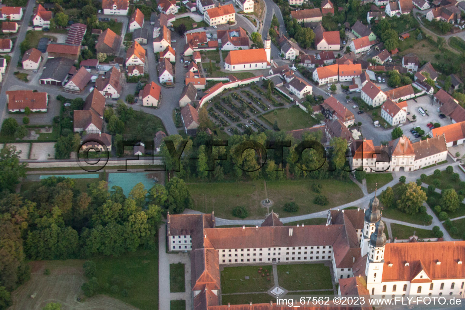 Luftbild von Kloster in Obermarchtal im Bundesland Baden-Württemberg, Deutschland