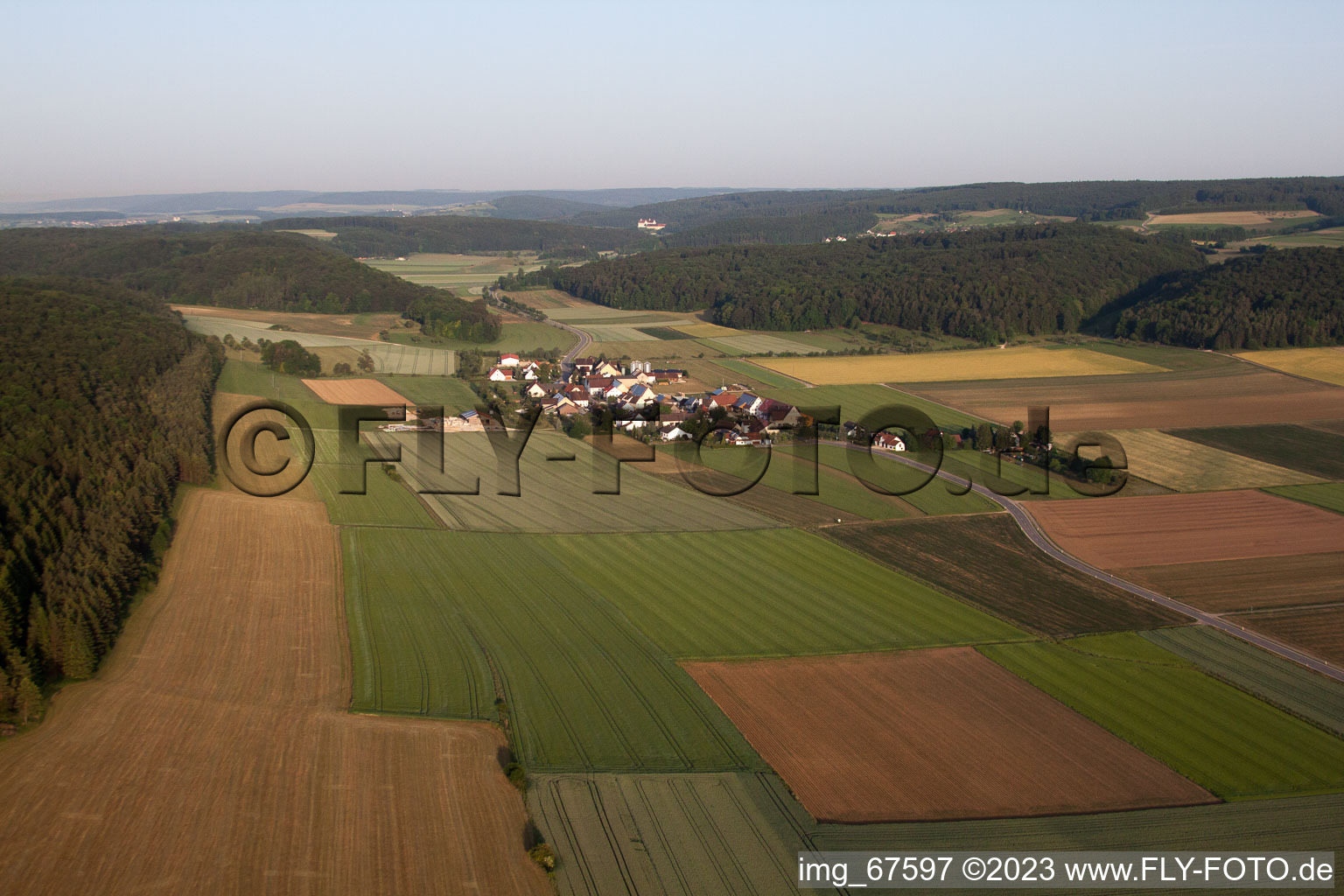 Schlechtenfeld im Bundesland Baden-Württemberg, Deutschland aus der Drohnenperspektive