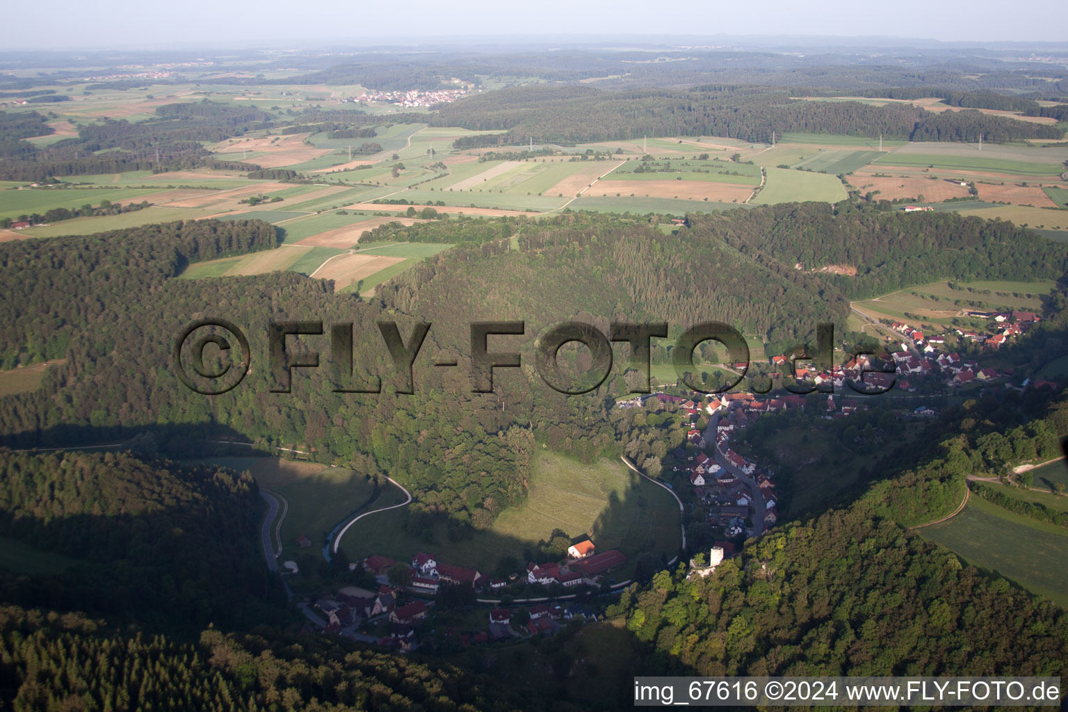 Luftbild von Ortsteil Hundersingen in Münsingen im Bundesland Baden-Württemberg, Deutschland