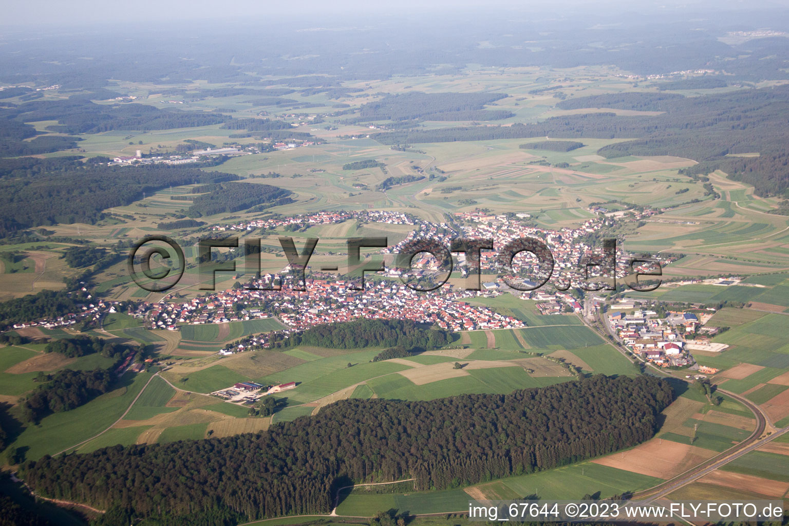 Luftaufnahme von Engstingen im Bundesland Baden-Württemberg, Deutschland