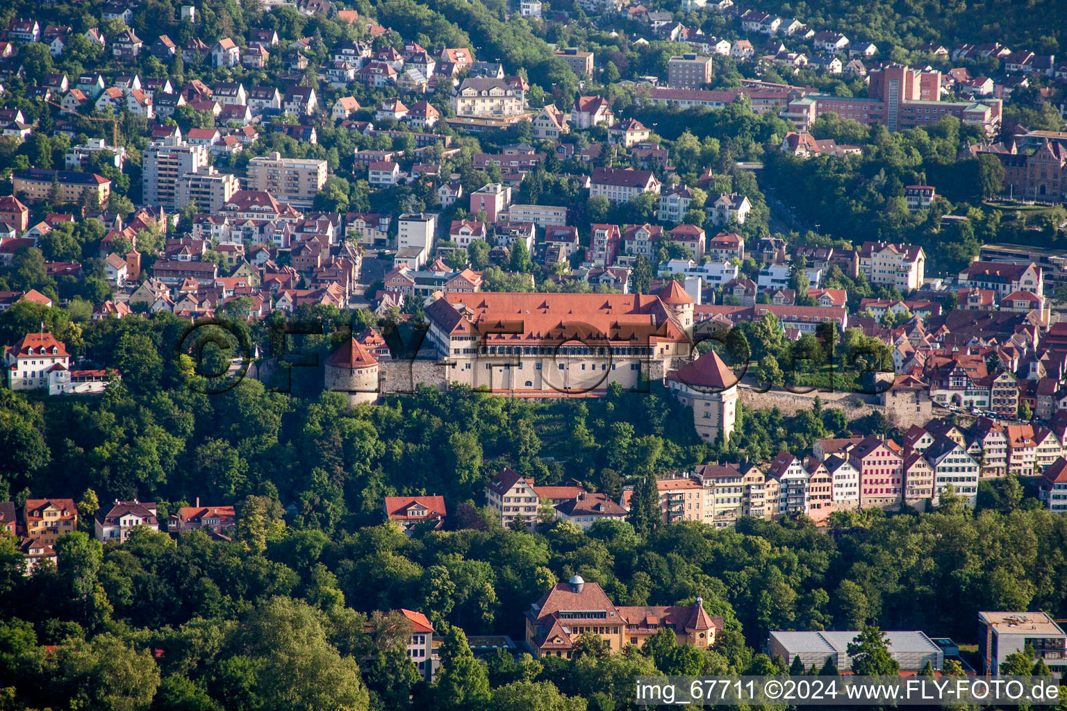 Luftbild von Burganlage des Schloß Schloss Hohentübingen mit Museum Alte Kulturen | in Tübingen im Bundesland Baden-Württemberg, Deutschland