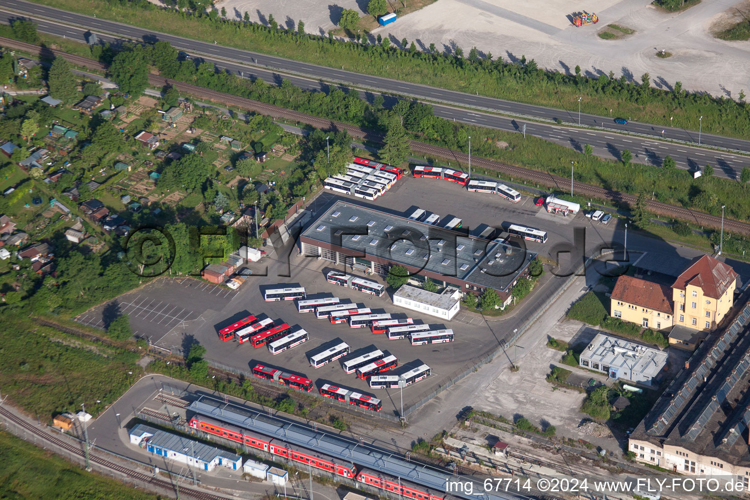 Nahverkehrs- und Bus- Depot der Städtischen Verkehrsbetriebe BRG Stuttgart GmbH im Ortsteil Derendingen in Tübingen im Bundesland Baden-Württemberg, Deutschland