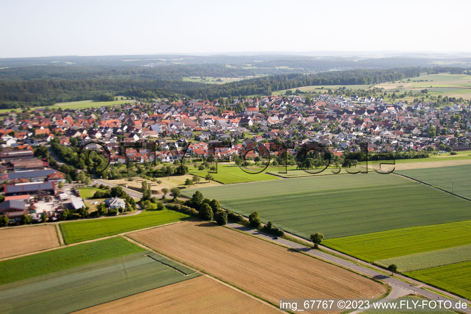 Schrägluftbild von Deckenpfronn im Bundesland Baden-Württemberg, Deutschland