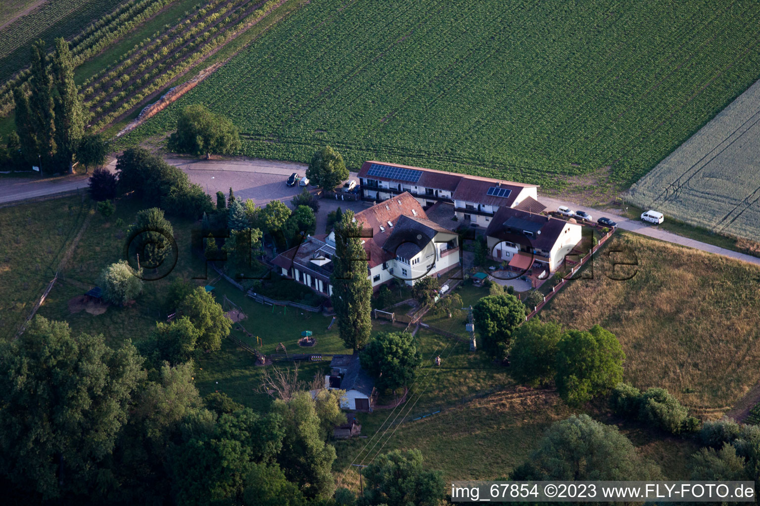 Luftbild von Gaststätte Mühlengrund im Ortsteil Heuchelheim in Heuchelheim-Klingen im Bundesland Rheinland-Pfalz, Deutschland