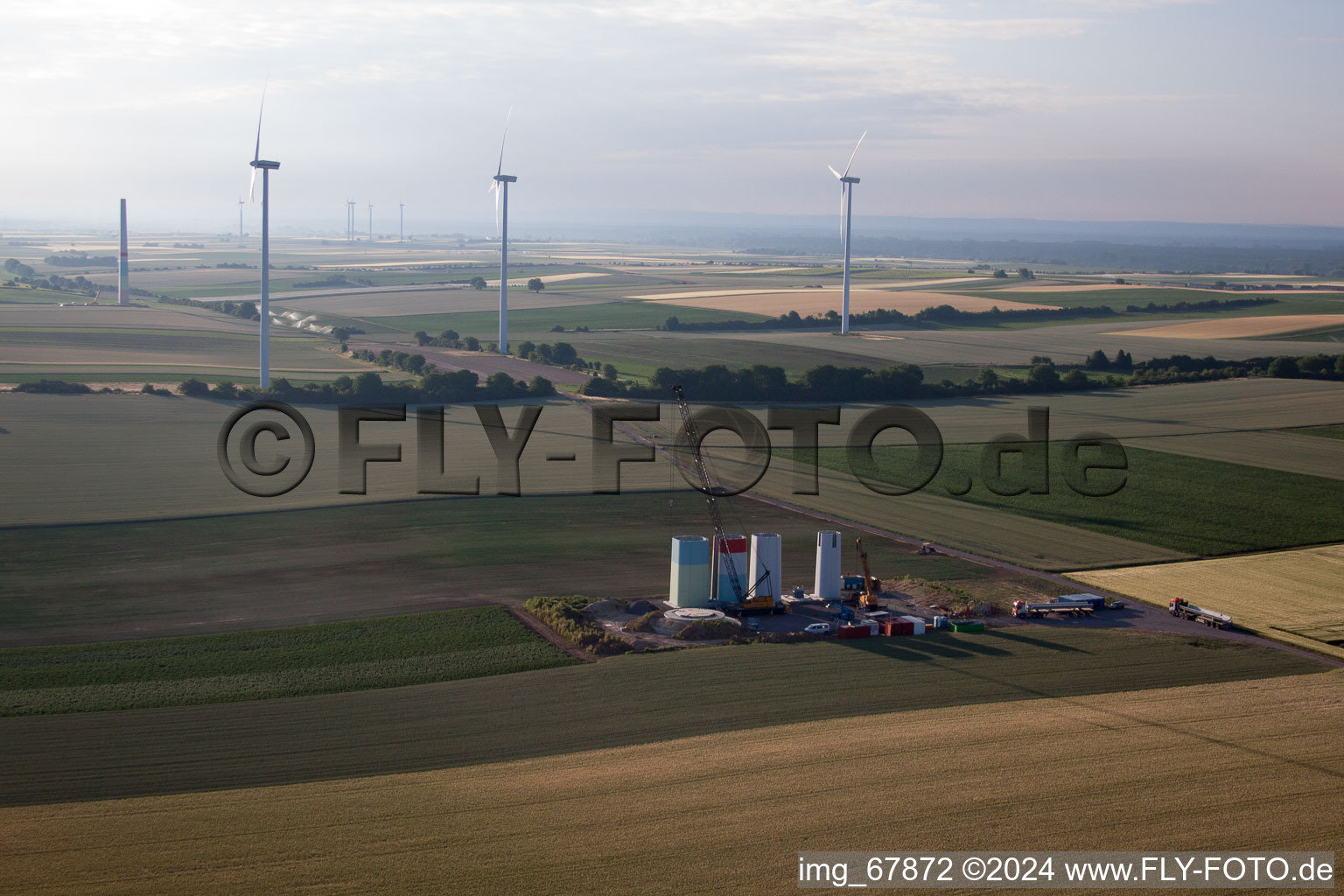 Luftaufnahme von Neuer Windpark in Offenbach an der Queich im Bundesland Rheinland-Pfalz, Deutschland