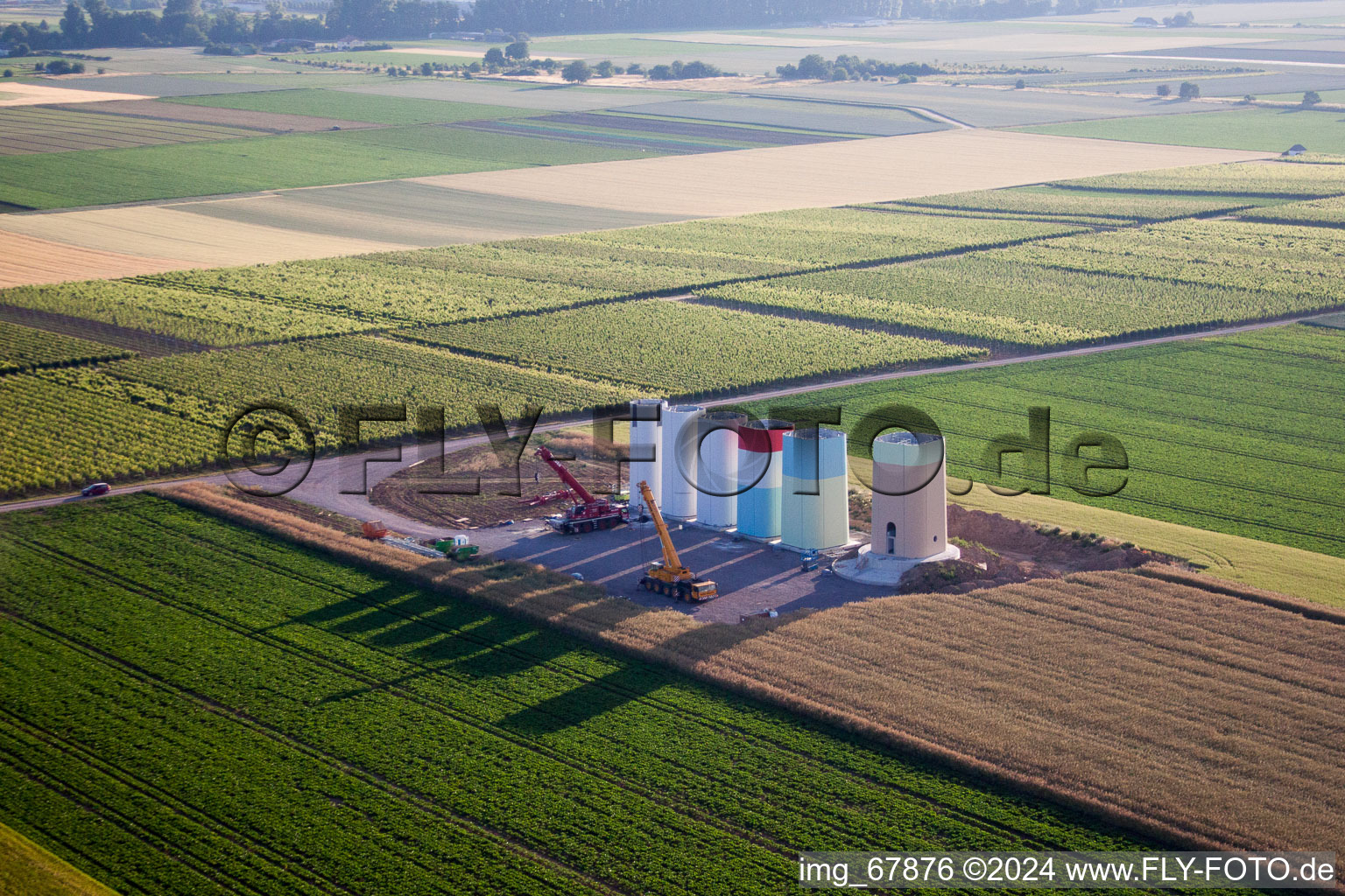 Schrägluftbild von Neuer Windpark in Offenbach an der Queich im Bundesland Rheinland-Pfalz, Deutschland