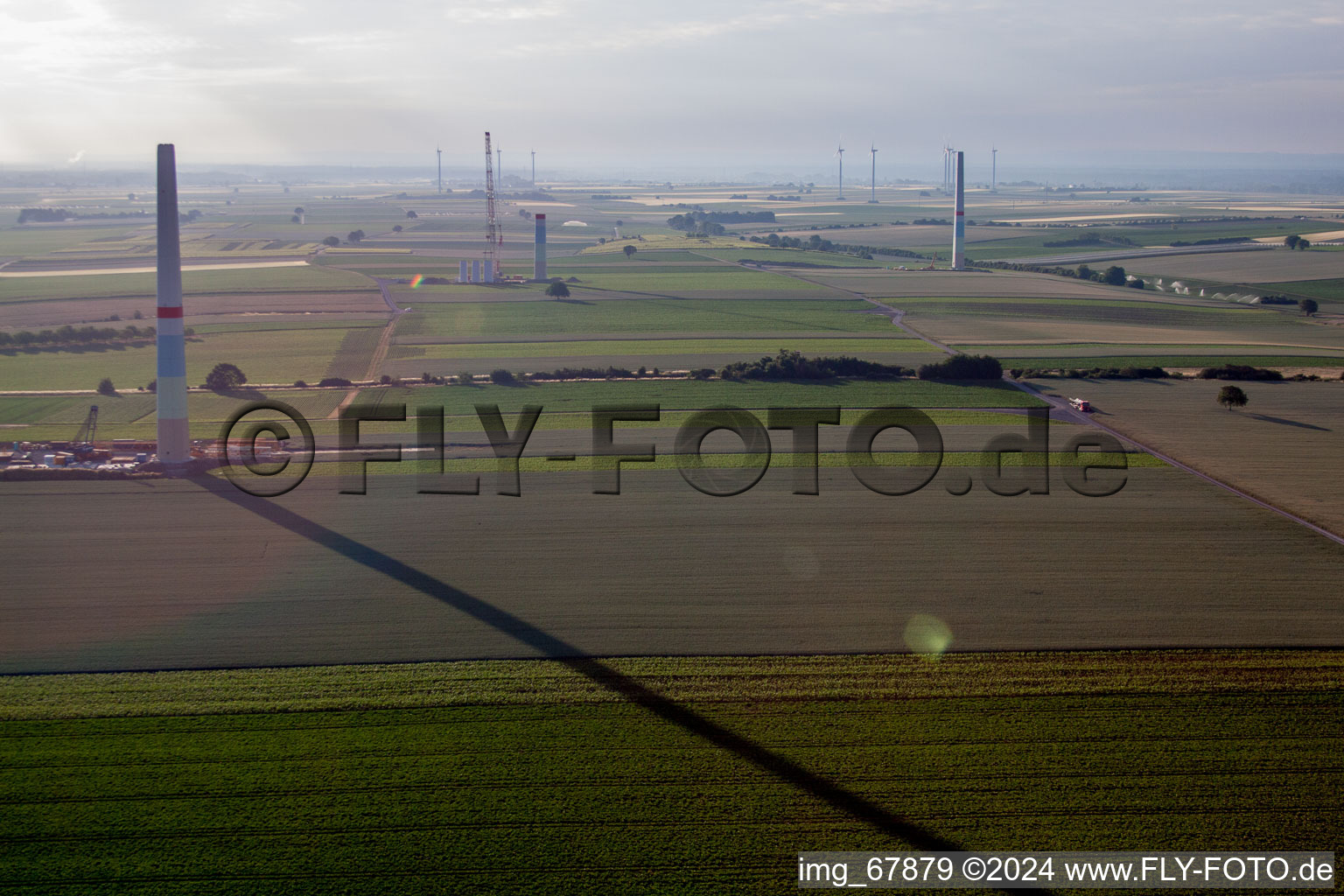 Neuer Windpark in Offenbach an der Queich im Bundesland Rheinland-Pfalz, Deutschland aus der Luft