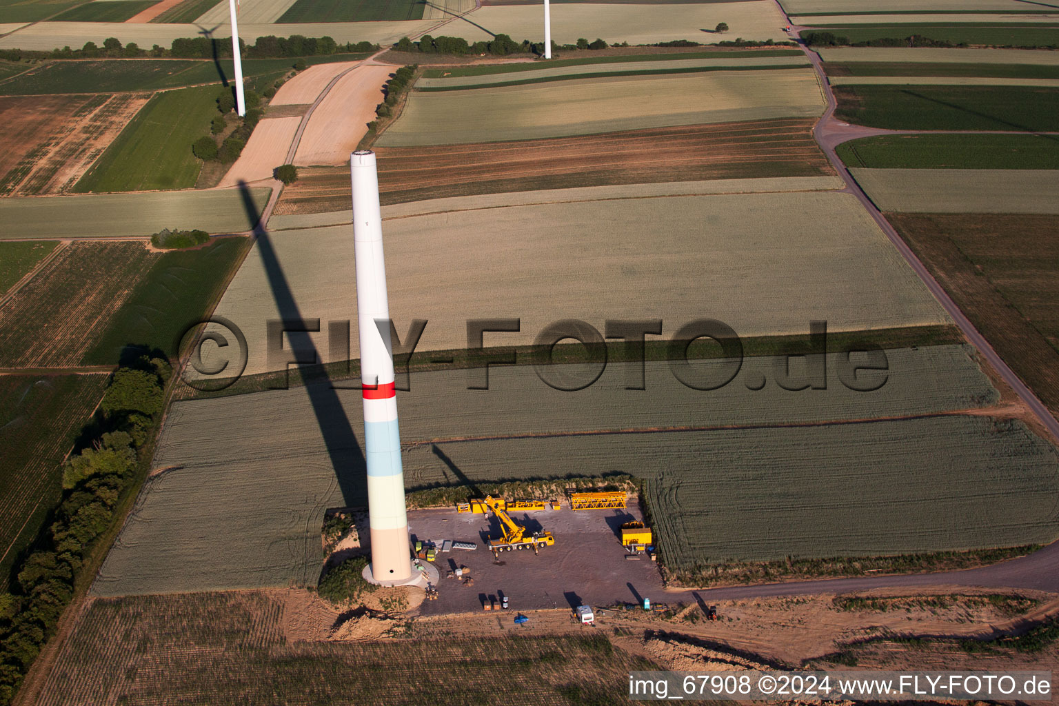 Neuer Windpark in Offenbach an der Queich im Bundesland Rheinland-Pfalz, Deutschland von oben
