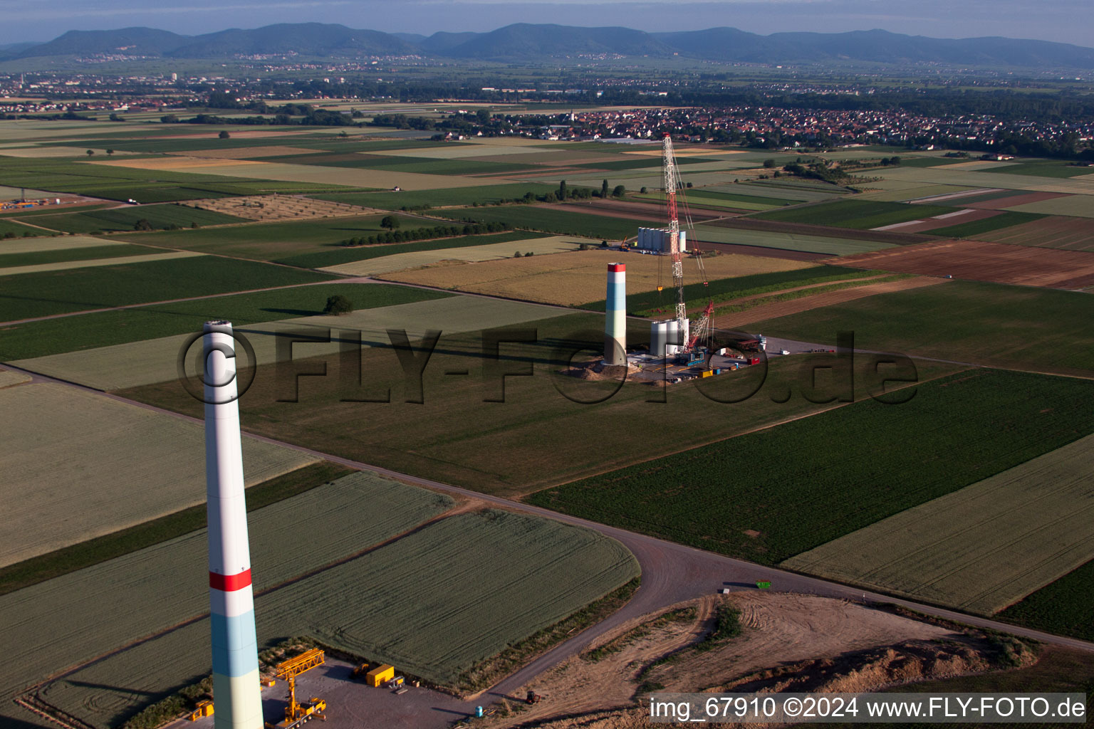 Neuer Windpark in Offenbach an der Queich im Bundesland Rheinland-Pfalz, Deutschland aus der Luft