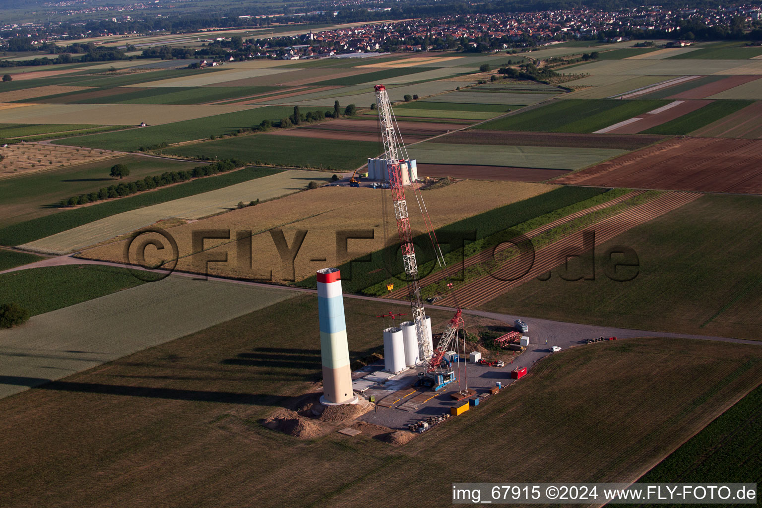 Neuer Windpark in Offenbach an der Queich im Bundesland Rheinland-Pfalz, Deutschland aus der Vogelperspektive