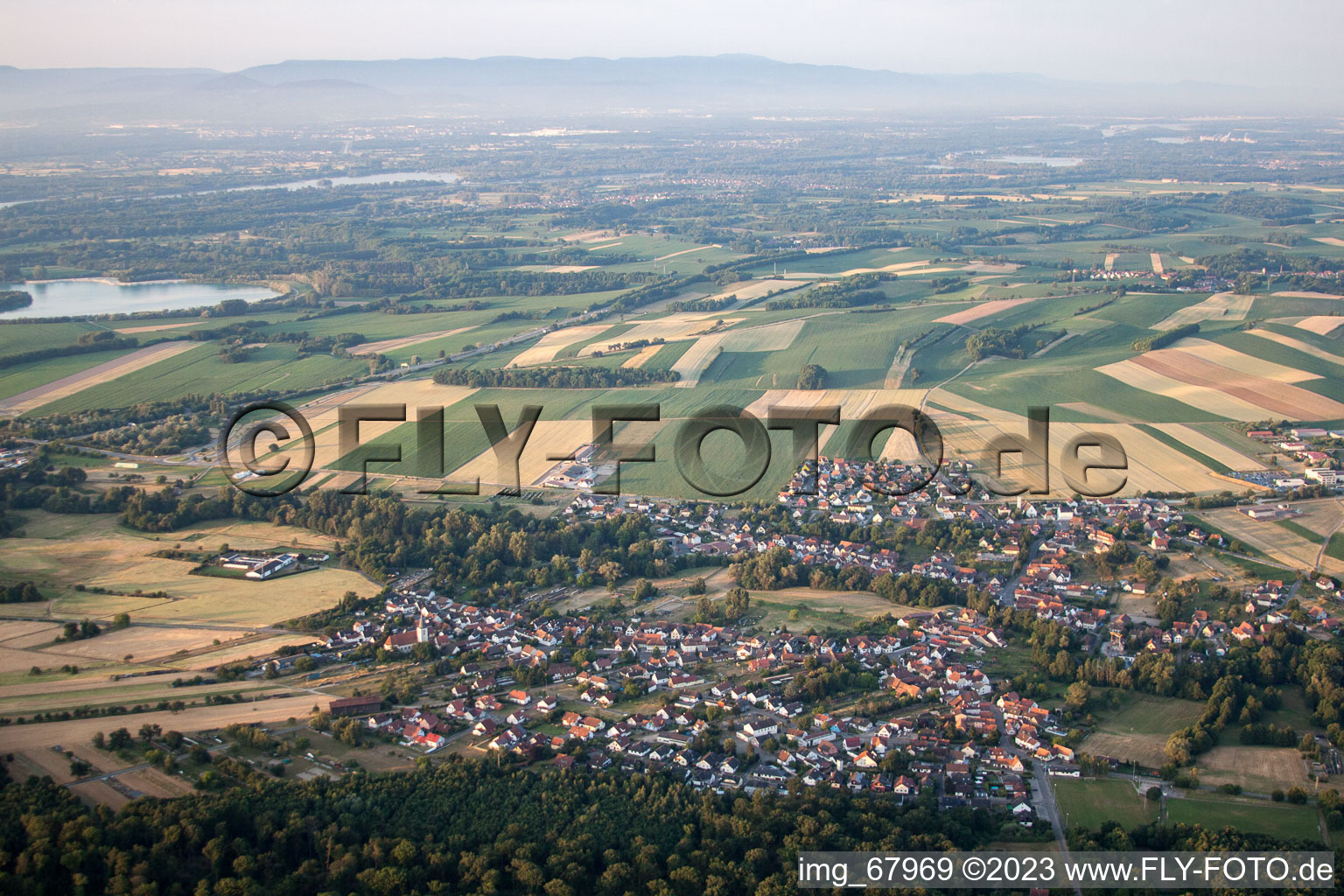 Scheibenhard im Bundesland Bas-Rhin, Frankreich von oben gesehen